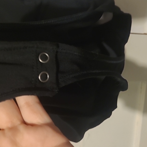 NWOT Abercrombie & Fitch Black Women's Bodysuit With Cut Out - Picture 4 of 7